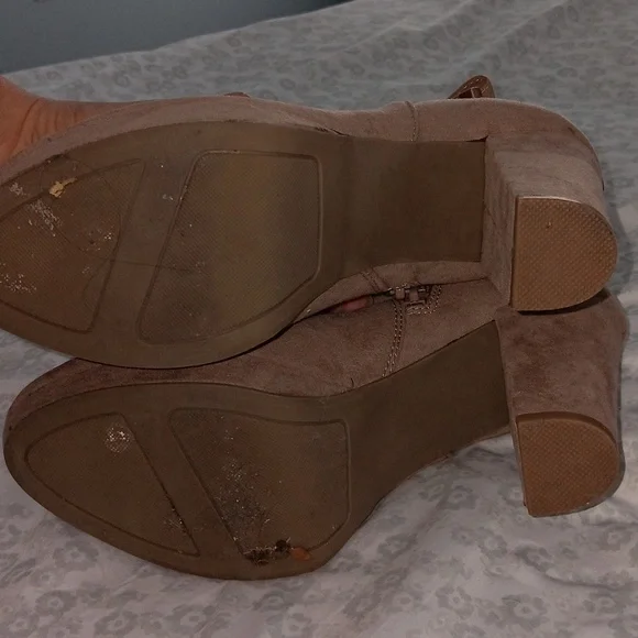 Cute tan suede boots - Picture 10 of 11